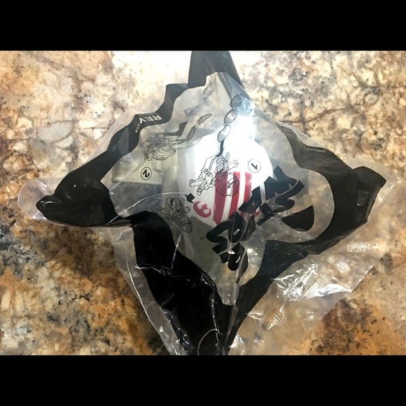 ⭐️ FREE WITH PURCHASE Star Wars Toy - Picture 1 of 4